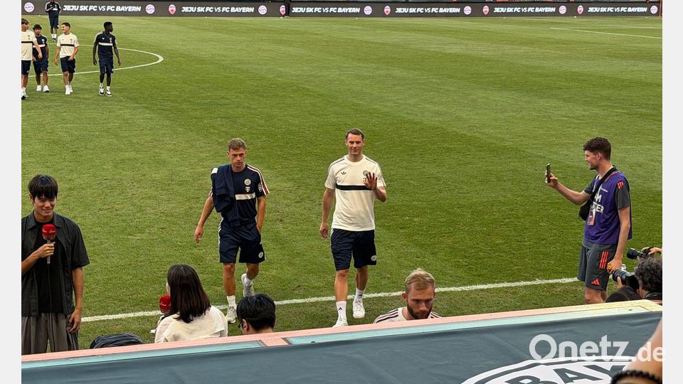 Manuel Neuer (r) nahm sich eine Pause. Bild: Christian Kunz/dpa