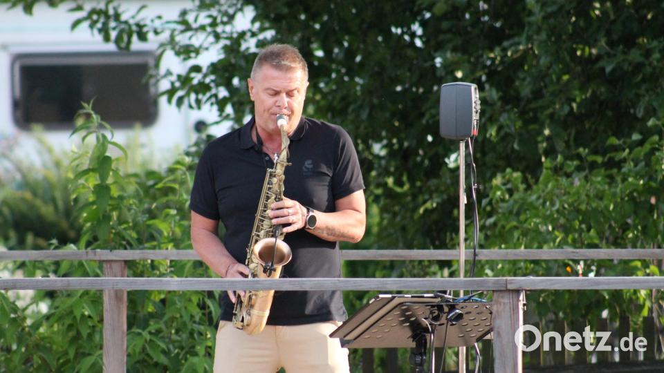 Wolfgang Schmid war bei der Sommerserenade in Waidhaus in seinem Element. Bild: Josef Pilfusek