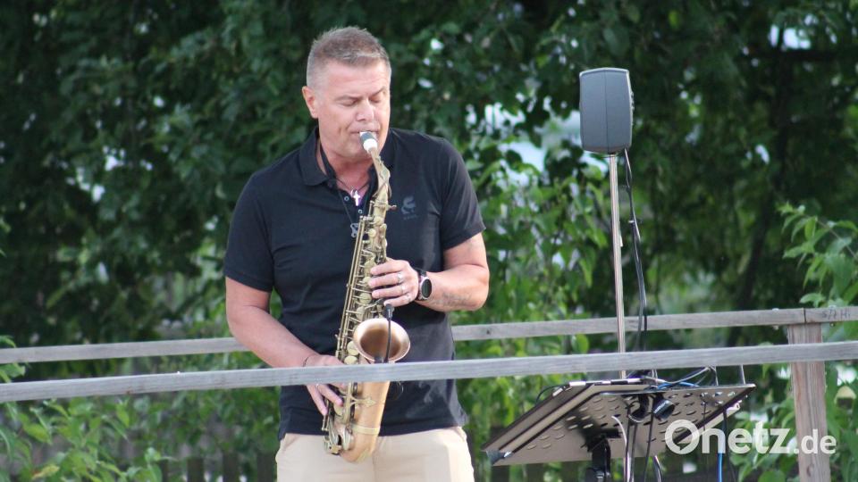 Wolfgang Schmid ist erfolgreiche Musiker, bekannt als Gründer, Bandleader und Multiinstrumentalist der Partyband „Frontal“. Bild: Josef Pilfusek