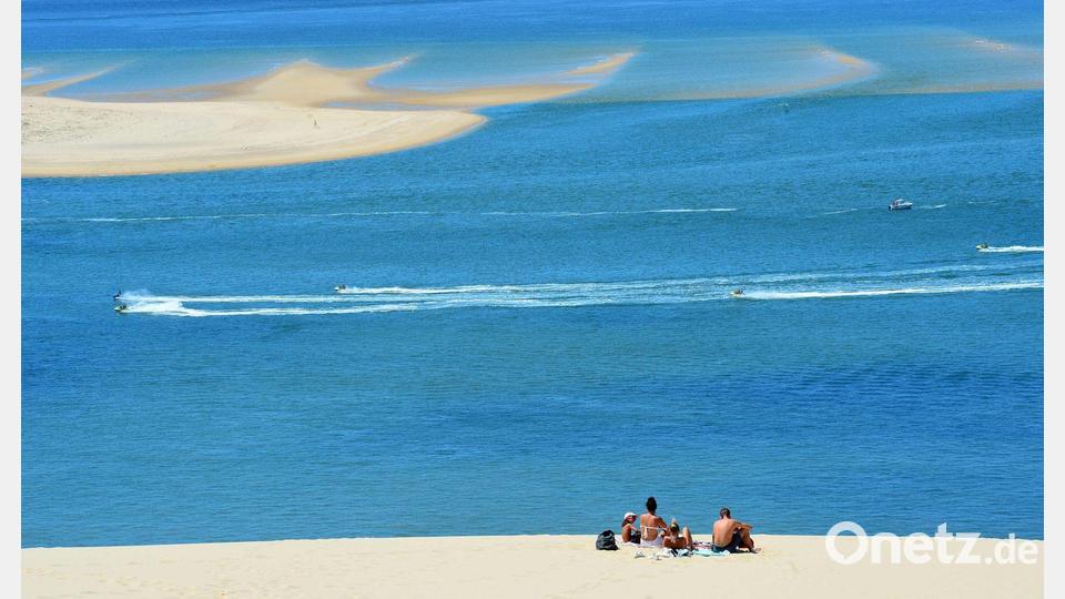 Nach den Waldbränden an der Atlantikküste ermuntert die Tourismusbranche auch ausländische Touristen zur Rückkehr. (Archivbild) Bild: Mehdi Fedouach/AFP/dpa