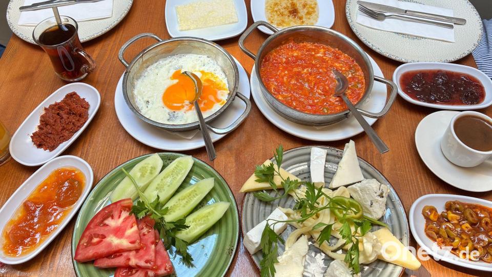 Das Frühstück aus der osttürkischen Provinz Van ist landesweit bekannt. Bild: Linda Say/dpa