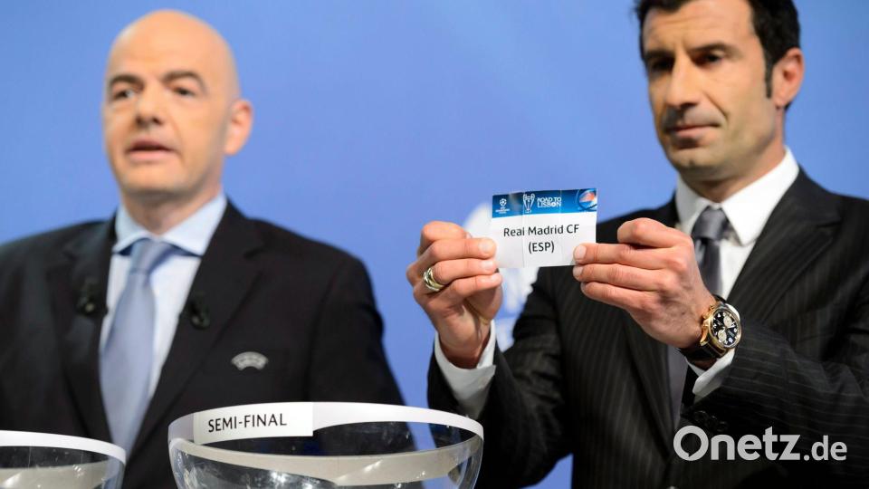 Sie standen sich mal nah: Gianni Infantino (l) und Luis Figo. (Archivbild) Bild: picture alliance / dpa