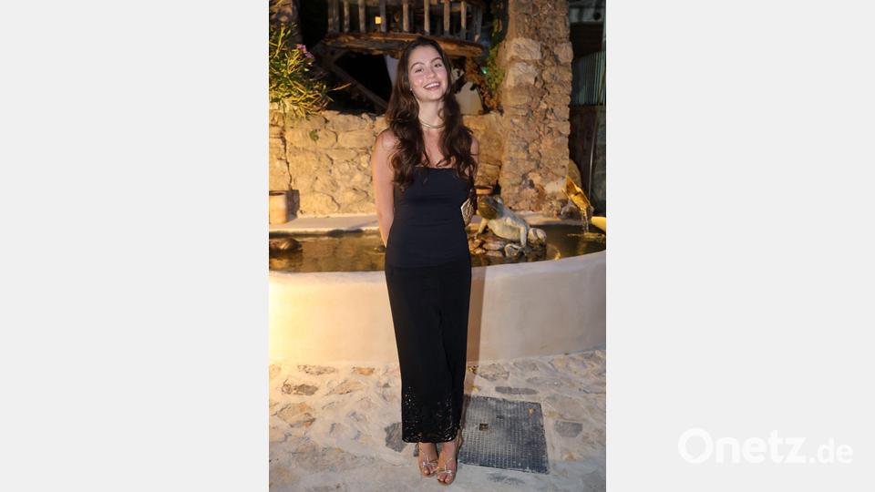 Carys Douglas, Tochter der Schauspieler Catherine Zeta-Jones und Michael Douglas, begleitete ihren Vater bei der feierlichen Ernennung zum "Ehrenbotschafter" Mallorcas. Bild: Raúl Terrel/EUROPA PRESS/dpa