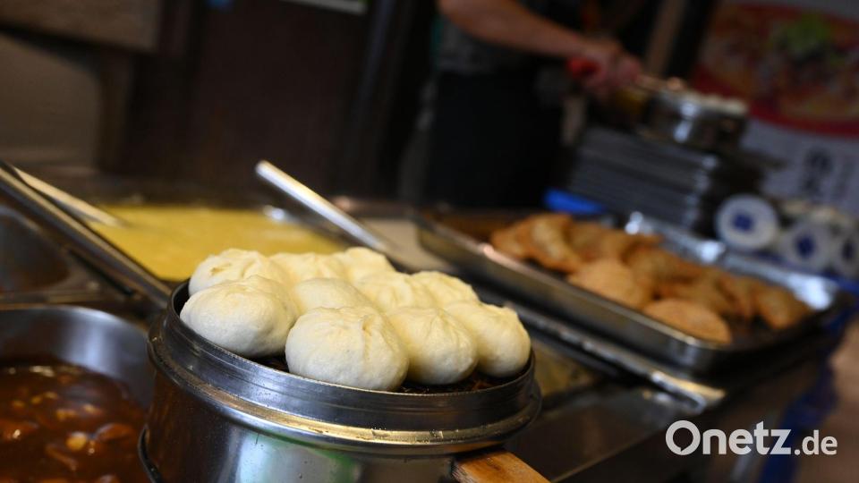 Teigtaschen namens Baozi mit ihren verschiedenen Füllungen sind in China ein beliebtes Frühstücksgericht. Bild: Johannes Neudecker/dpa