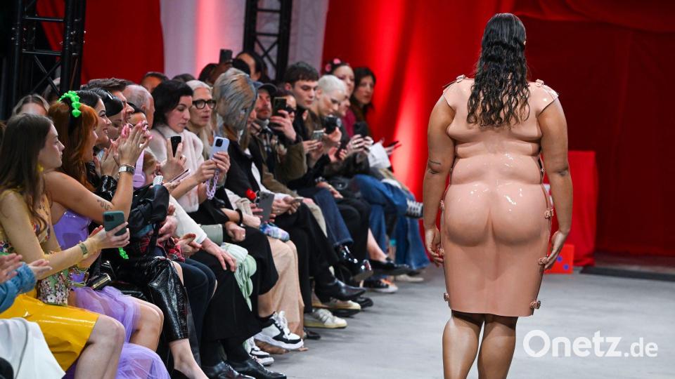 Trotz Body Positivity mussten Körper weiterhin klassischen Schönheitsnormen entsprechen. (Archivbild) Bild: Jens Kalaene/dpa