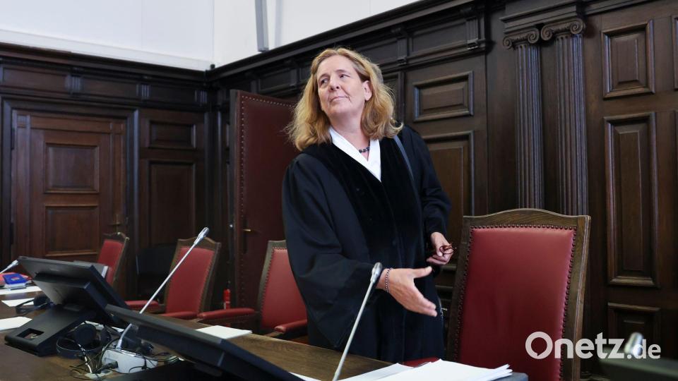 Die Vorsitzende Richterin sprach bei der Urteilsverkündung von Straftätern aus „braunen Kinderzimmern“. Bild: Christian Charisius/dpa