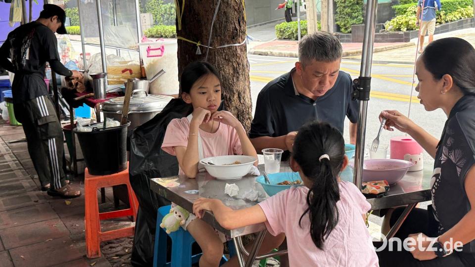 In Thailand nehmen die Menschen ihr Frühstück gerne im Freien ein, meist in einfachen Garküchen. Bild: Carola Frentzen/dpa