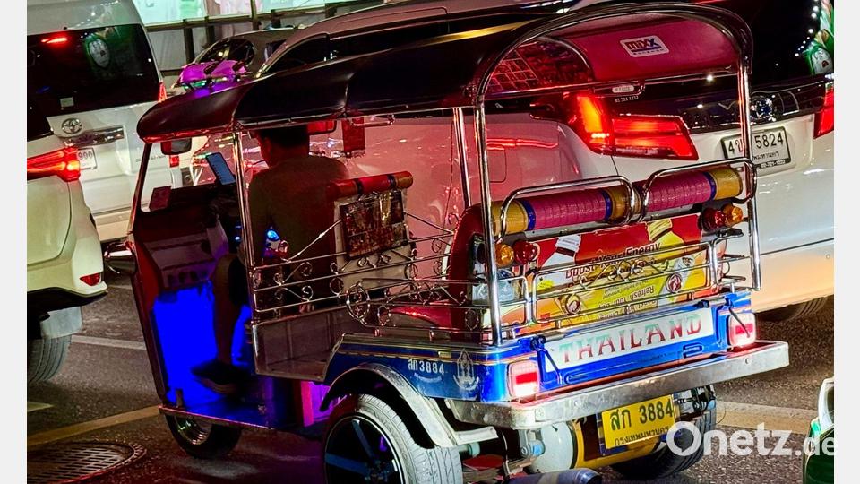 Tuk-Tuks gehören seit Jahrzehnten zum Stadtbild in Thailand. Bild: Carola Frentzen/dpa
