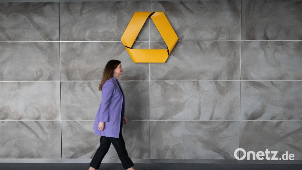 Wollte die Eigenständigkeit der Commerzbank retten und sucht nun das Gespräch mit der Großaktionärin Unicredit für eine gemeinsame Lösung: Commerzbank-Chefin Bettina Orlopp. (Archivbild) Bild: Boris Roessler/dpa