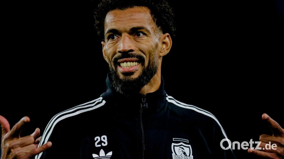 Kap Verdes WM-Held Vozinha wurde bei seinem neuen Club Colo Colo mit Furore empfangen. Bild: Hans Scott/Agencia Uno/dpa