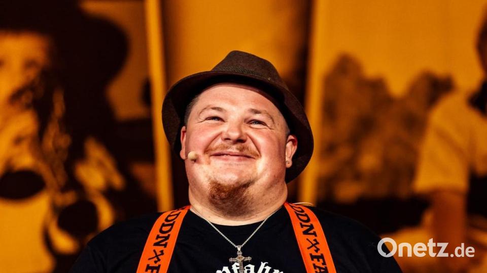 Addnfahrer begeistert mit seinem Programm „Lausbuam Gschicht'n“. Bild: Thomas Willibald