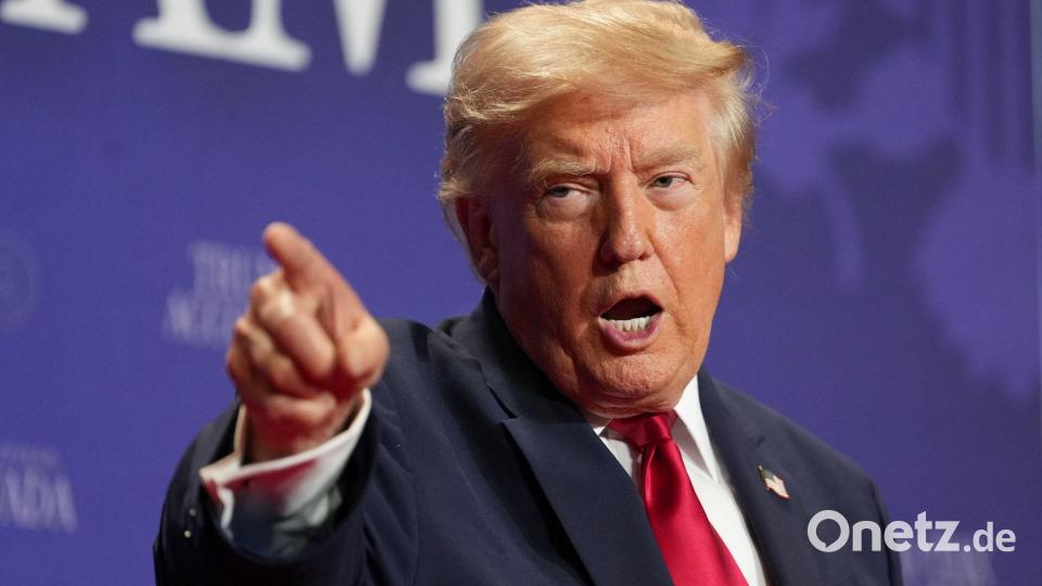 US-Präsident Donald Trump droht denjenigen, die Informationen über das US-Waffenarsenal veröffentlichen. Bild: Mark Schiefelbein/AP/dpa