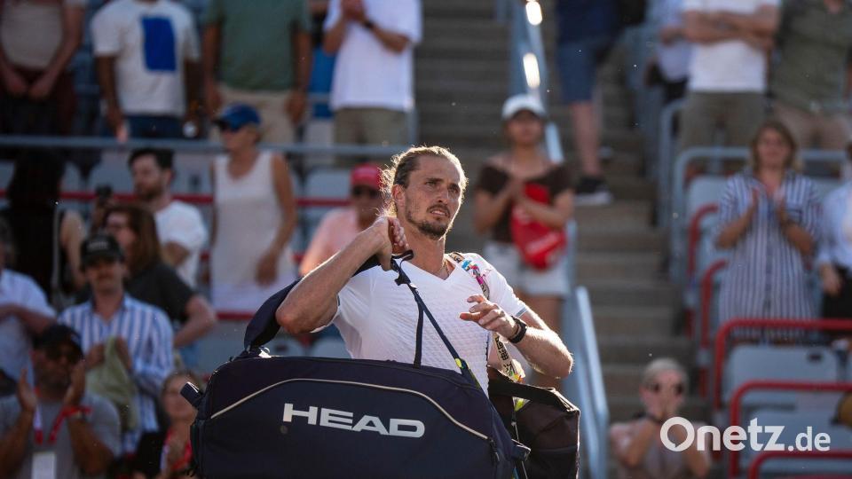 Alexander Zverev ist beim Turnier in Montreal überraschend früh gescheitert. Bild: Christopher Katsarov/The Canadian Press/AP/dpa