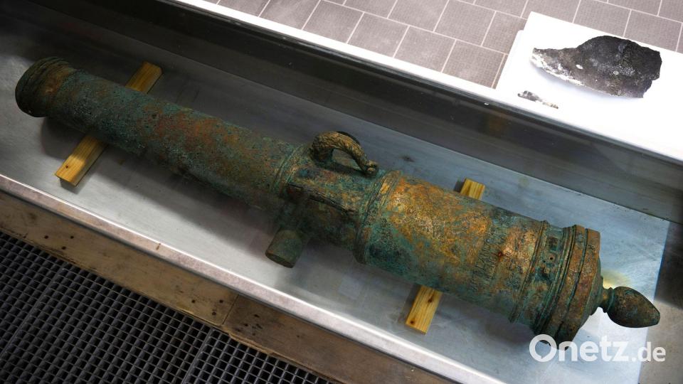 Die Bronze-Kanone von der schwedischen Fregatte war ein Beutestück aus dem Dreißigjährigen Krieg. Bild: Philip Dulian/dpa