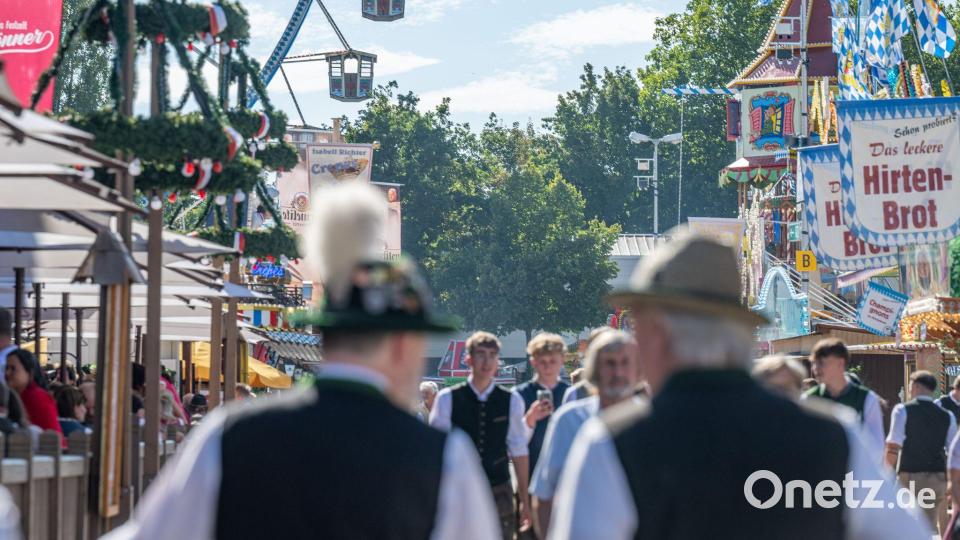 Das Gäubodenvolksfest in Straubing gilt als das zweitgrößte Volksfest in Bayern nach dem Oktoberfest. (Archivbild) Bild: Armin Weigel/dpa