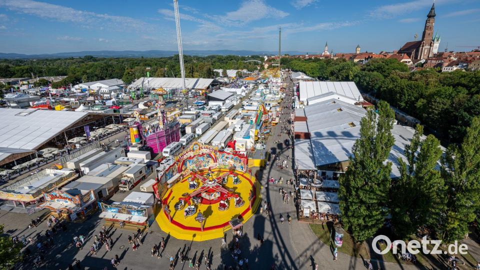 Es gibt sieben Festzelte mit rund 27.500 Sitzplätzen. (Archivbild) Bild: Armin Weigel/dpa