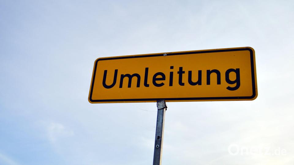Ab Montag, 10. August, wird die Fahrbahn der B22 südlich von Tännesberg erneuert. Symbolbild: Marc Tirl/dpa