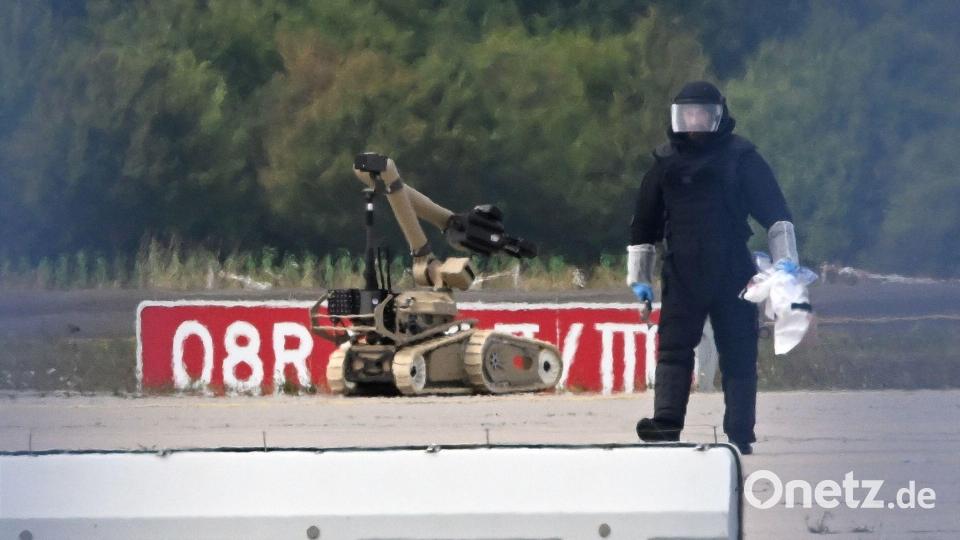 Ein Sprengroboter kam nach dem Fund am Mittwoch zum Einsatz. (Archivbild) Bild: Hendrik Schmidt/dpa