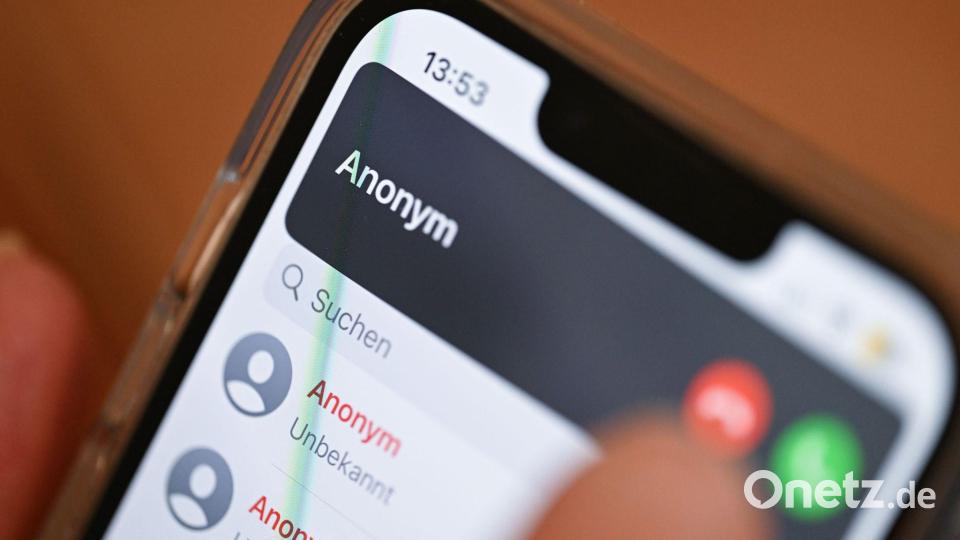 Telefonisch erzeugen die Täter eine Ausnahmesituation. (Symbolbild) Bild: Bernd Weißbrod/dpa