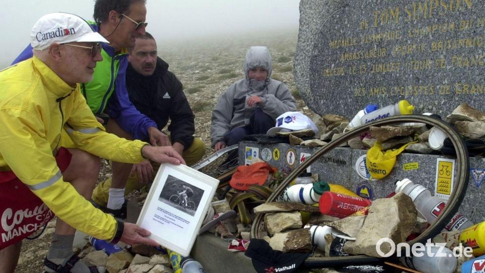 Ein Gedenkstein erinnert an den Tod von Tom Simpson bei der Tour de France. (Archivbild) Bild: picture alliance / dpa
