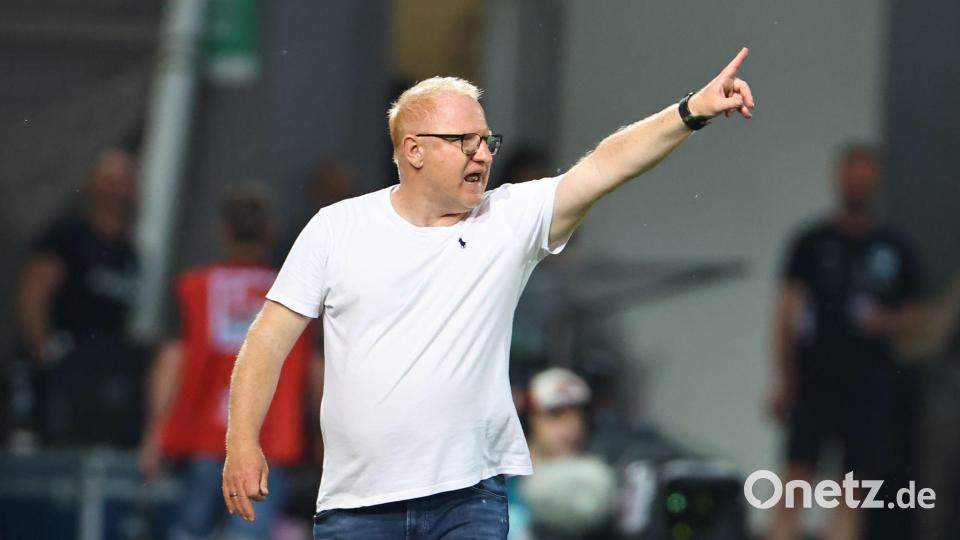Hofft auf eine unbeschwertere Saison als zuletzt: Fürth-Trainer Heiko Vogel. (Archivbild) Bild: Daniel Karmann/dpa