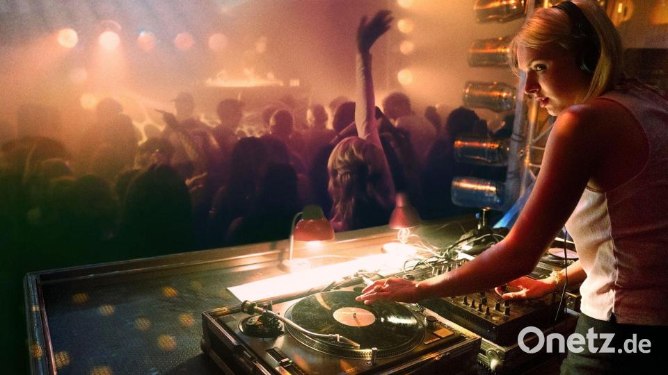 Die Mini-Serie „München Beats“ dreht sich um Münchner Techno-Geschichte. Bild: Marc Reimann/ZDF/dpa