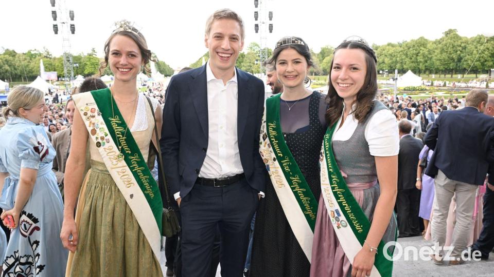 Krause und Hopfenköniginnen. (Archivbild) Bild: Felix Hörhager/dpa