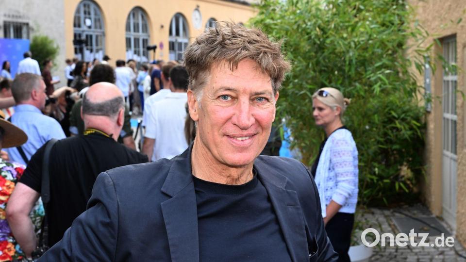 Tobias Moretti spielt in der ZDF-Serie „München Beats“ einen Knödelfabrikanten, auf dessen stillgelegtem Firmengelände der Kunstpark Ost entsteht. (Archivbild) Bild: Felix Hörhager/dpa