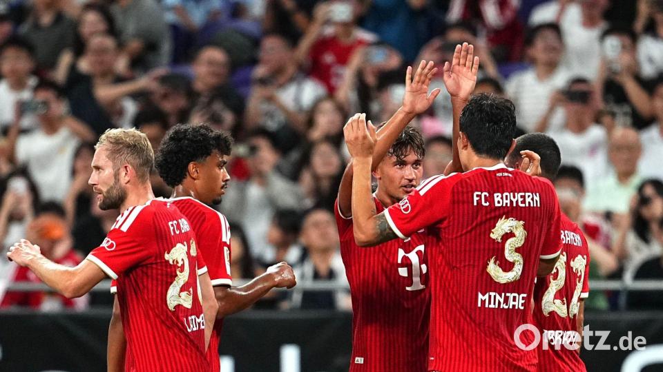 Der FC Bayern gewinnt sein Testspiel gegen Aston VIlla. Bild: Chan Long Hei/AP/dpa