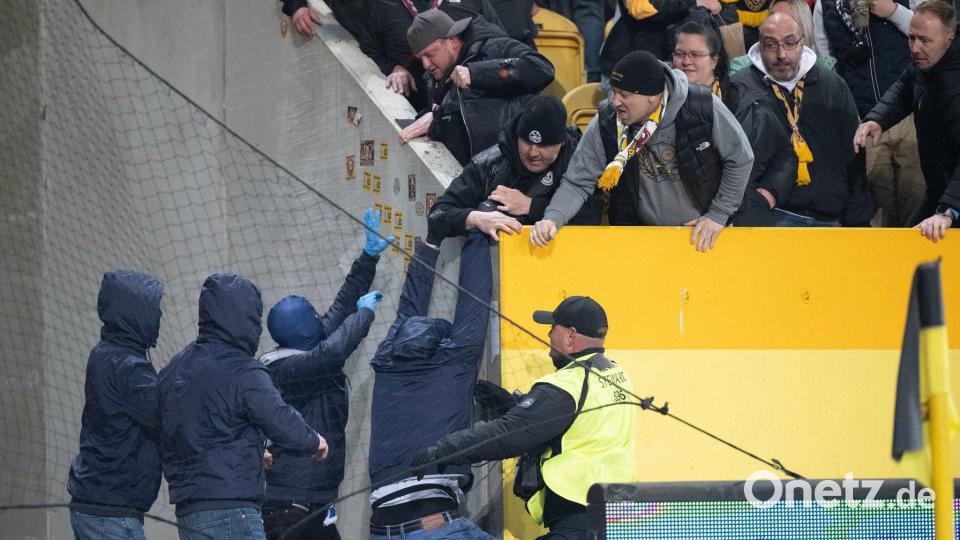 Bei der Partie Dresden gegen Hertha BSC kam es zu Ausschreitungen der Fans. (Archivbild) Bild: Sebastian Kahnert/dpa