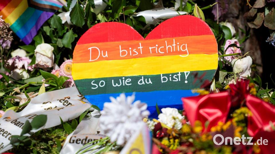 Zwei Wochen nach CSD-Anschlag: "Du bist richtig so wie du bist!" Bild: Christophe Gateau/dpa