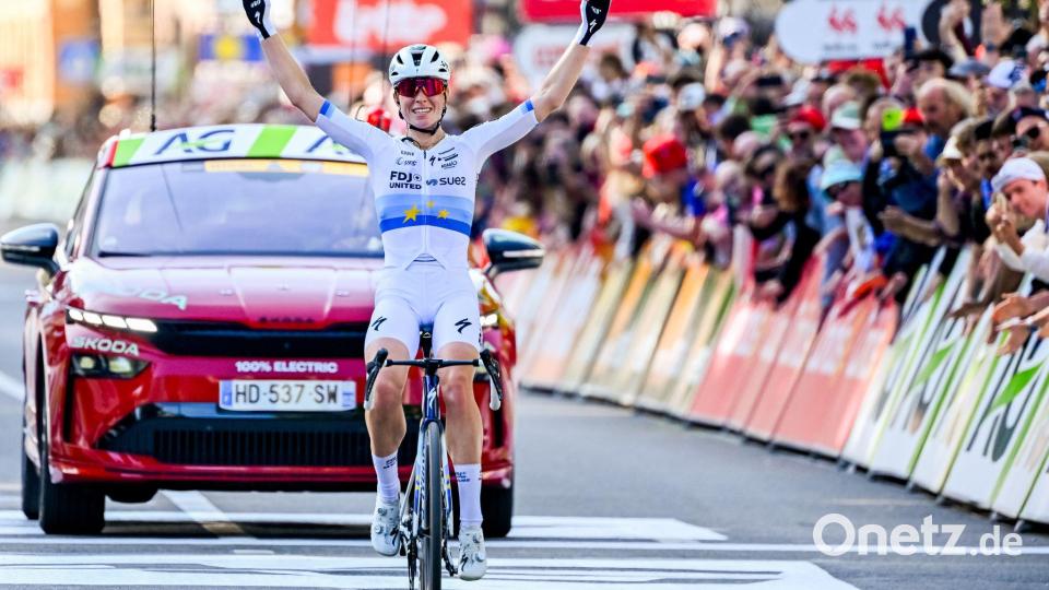 Demi Vollering hat sich bei der Tour de France das Gelbe Trikot geholt. (Archivbild) Bild: Eric Lalmand/Belga/dpa