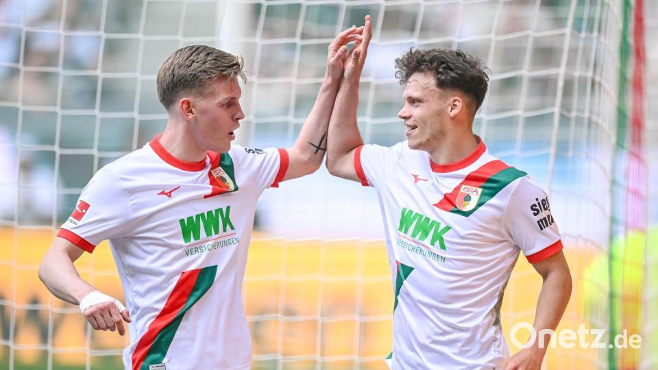 Anton Kade (l) und Robin Fellhauer waren für den FC Augsburg im Testspiel erfolgreich. (Archivbild) Bild: Harry Langer/dpa
