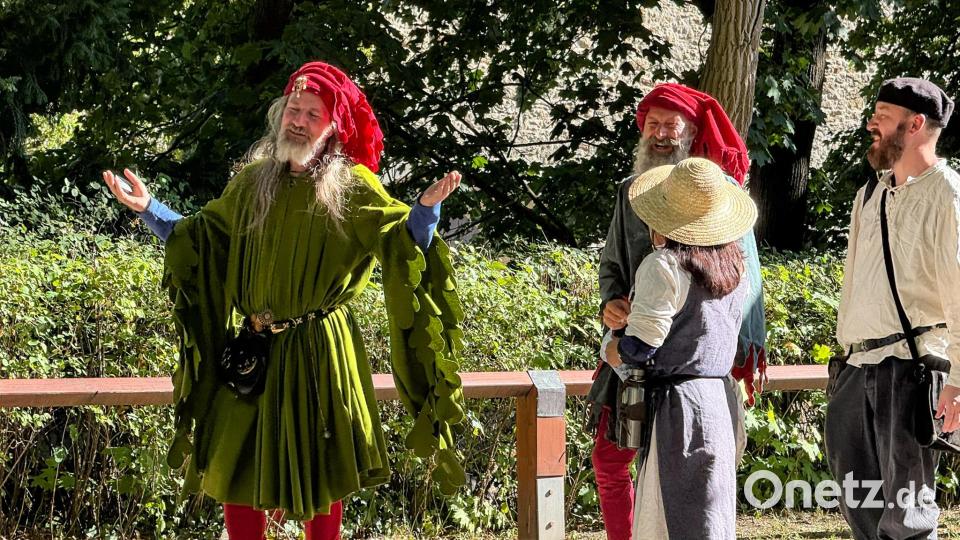 Cantus Ferrum feiert alle zwei Jahre sein Brunnenfest am Maxplatz in Amberg. Bild: Petra Hartl
