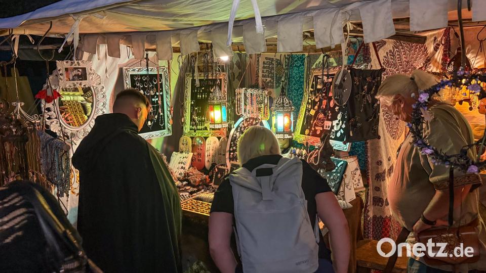 Cantus Ferrum feiert alle zwei Jahre sein Brunnenfest am Maxplatz in Amberg. Bild: Petra Hartl