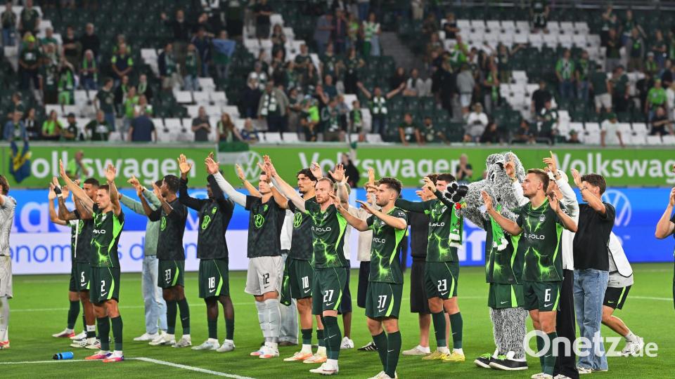 Trotz des 0:0 gab es für das neue VfL-Team von den Fans Applaus. Bild: Swen Pförtner/dpa