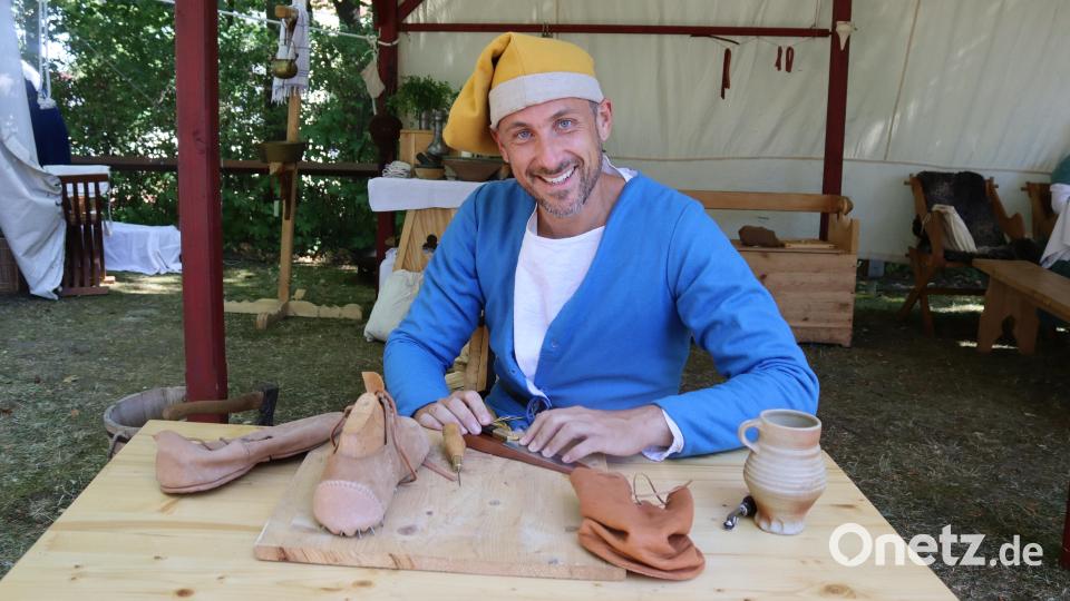Ein Lederschuh entsteht. Bild: Heidi Franitza