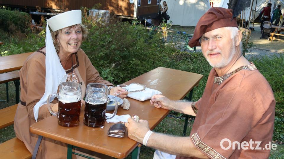 In den gar geschäftigen Garküchen wurden allerlei köstliche Speisen aufs Festlichste zubereitet. Bild: Heidi Franitza