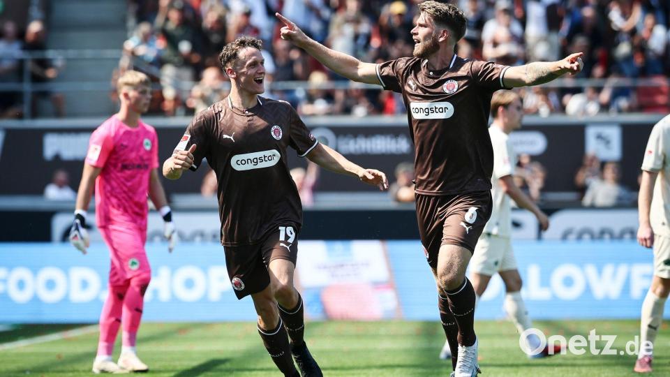 Brachte seine neue Mannschaft in Führung: St.-Pauli-Verteidiger Marcus Mathisen (r). Bild: Christian Charisius/dpa