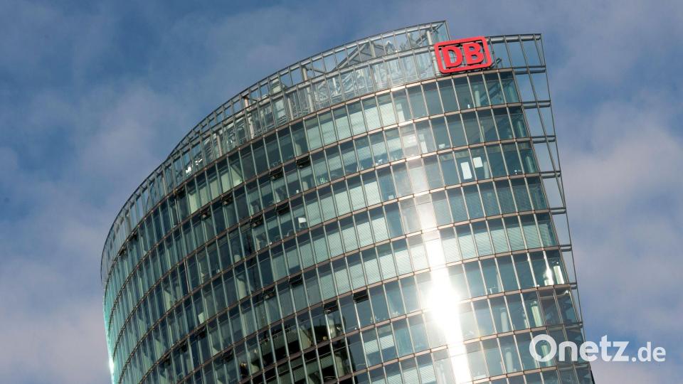 Werden Ziele, die der Bund vorgibt, nicht eingehalten, soll sich das auf die Bonuszahlungen von Bahnmanagern auswirken. Bild: Paul Zinken/dpa