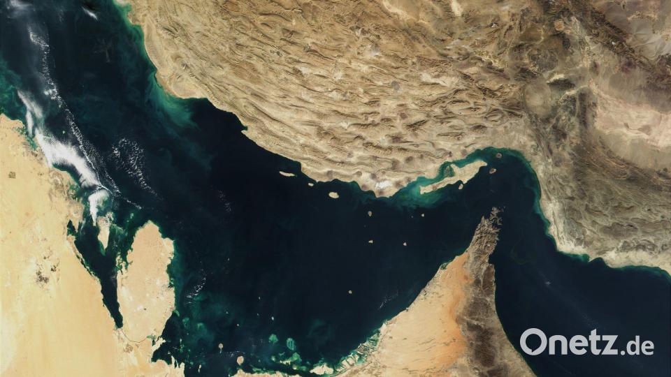 Im Streit um die Straße von Hormus stehen der Iran und Oman angeblich kurz vor einer Einigung. (Archivbild) Bild: -/The Visible Earth/NASA/dpa