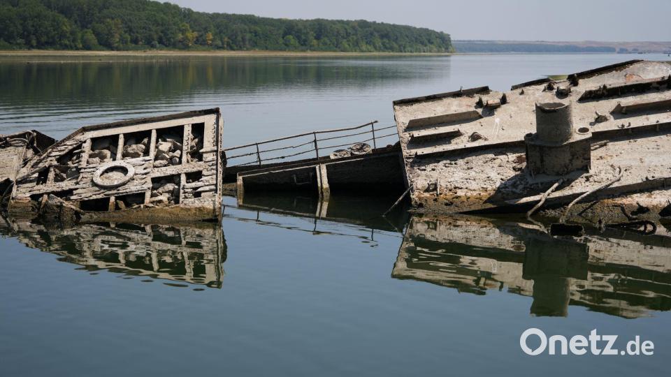 In der flachen Donau werden bei Prahovo in Serbien die Wracks von Nazi-Kriegsschiffen sichtbar. Bild: Darko Vojinovic/AP/dpa