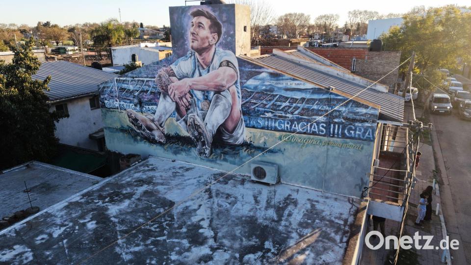 Messi war seit seiner Kindheit eng mit seinem Vater verbunden. Bild: Rodrigo Abd/AP/dpa