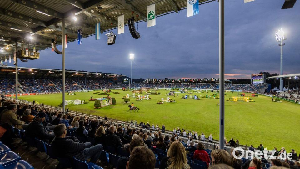 In der größten Reit-Arena der Welt wird während der WM um Medaillen geritten. (Archivbild) Bild: Rolf Vennenbernd/dpa