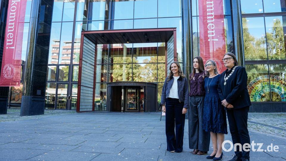 Ingrid Alexandra wurde vor der Universität begrüßt. Bild: Cornelius Poppe/NTB/dpa