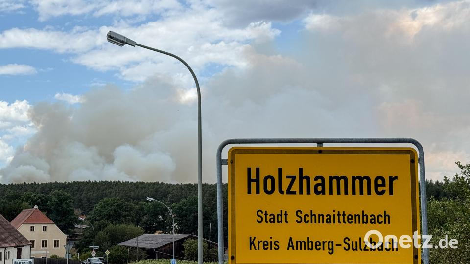 Dicke Rauchschwaden über Holzhammer. Bild: Petra Hartl