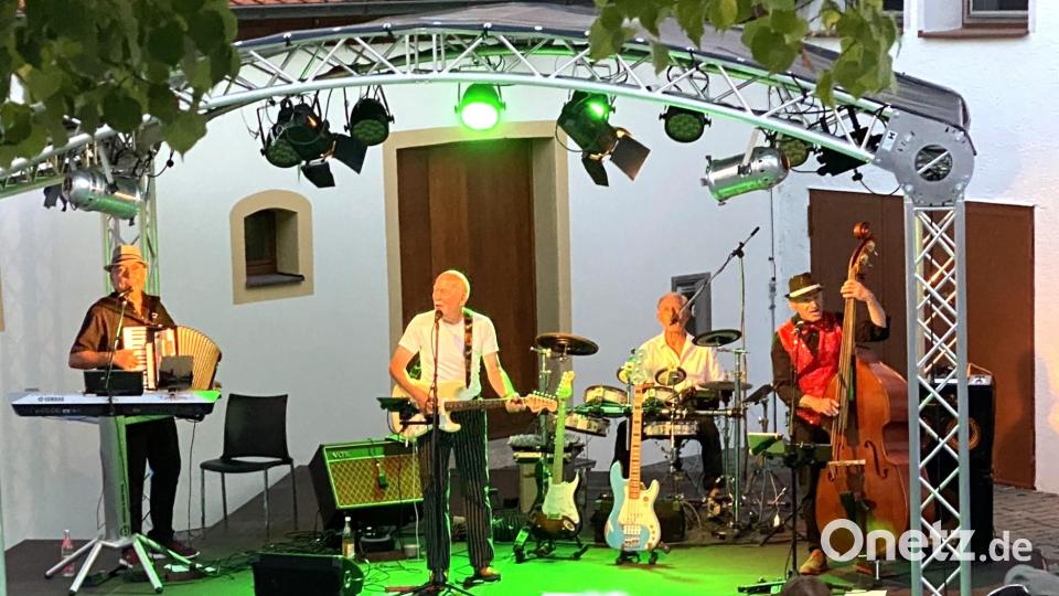 Reinhard Seitz, Ernst Bräutigam, Sigi Knorr und Anton Zweck (von links) haben als Jukebox Heroes eine große Fangemeinde. Bild: Claudia Völkl
