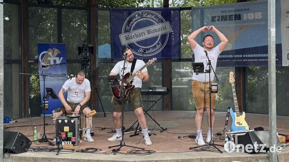 Barbari Bavarii spielen mit sichtlich viel Humor und Spaß am Musizieren ein Best-of ihrer mittlerweile fünf Bühnen-Programme. Bild: Martin Gollwitzer