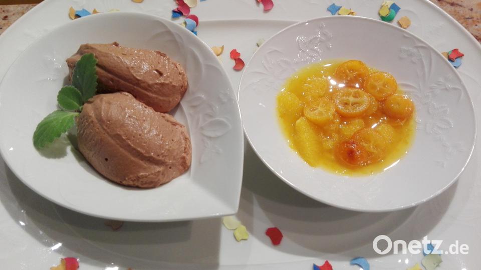 Der süße Abschluss: Mousse au Chocolat mit Orangen-Kumquats-Ragout. Bild: Stephanie Hladik