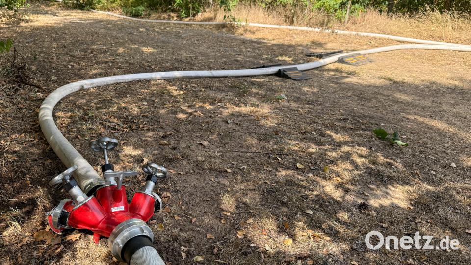 Der Brand wurde von verschiedenen Seiten aus gelöscht. Bild: Petra Hartl